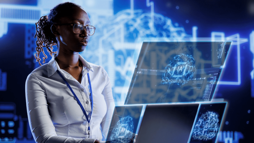 Mulher em ambiente corporativo observando múltiplas telas holográficas com cérebro/IA projetado sobre um laptop