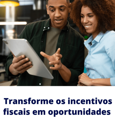 Homem e mulher observam um tablet e discutem ideias em ambiente de trabalho, sugerindo análise de oportunidades.